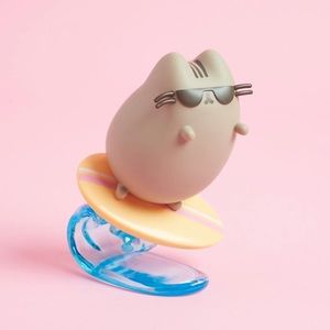 NIB Pusheen Surfer Vinyl Figure